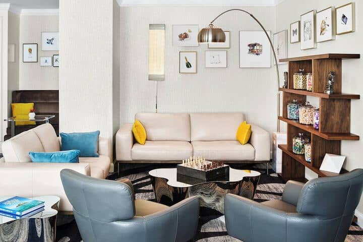 Lounge 92 of 110